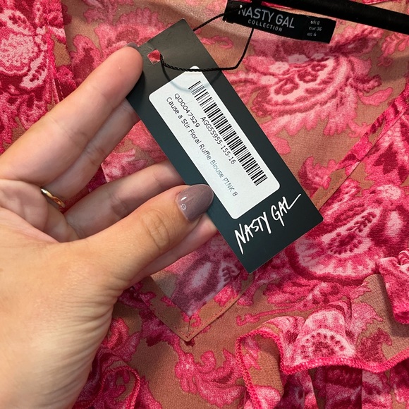 Floral Ruffle Blouse - Picture 2 of 4